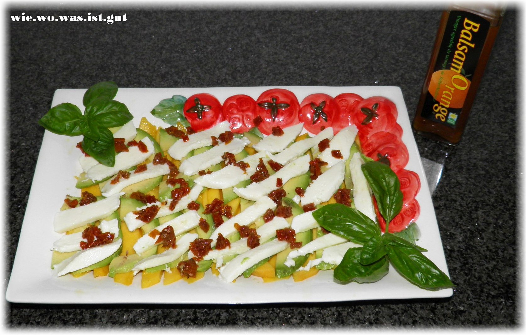 Rinderfilet mit Mango-Avocado-Mozzarella Salat und Avocado Dip ...