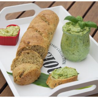 Trilogie-Bärlauch-aus-dem-Thermomix-Baguette-Butter-Aufstrich