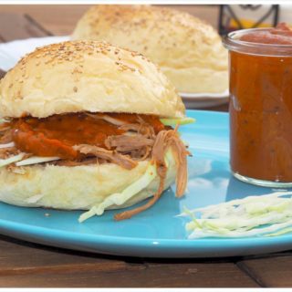 Pulled-Pork-pikante-BBQ-Soße-selbstgemacht-Burger-Buns-Hamburger-Broetchen