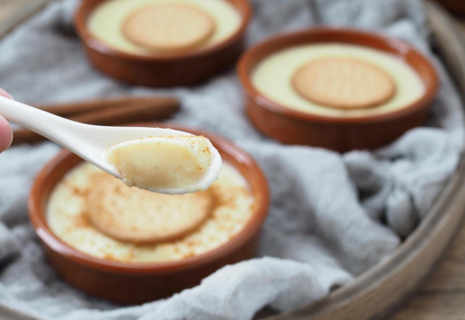 Natillas-spanischer-Pudding-mit-Keks - wiewowasistgut.com