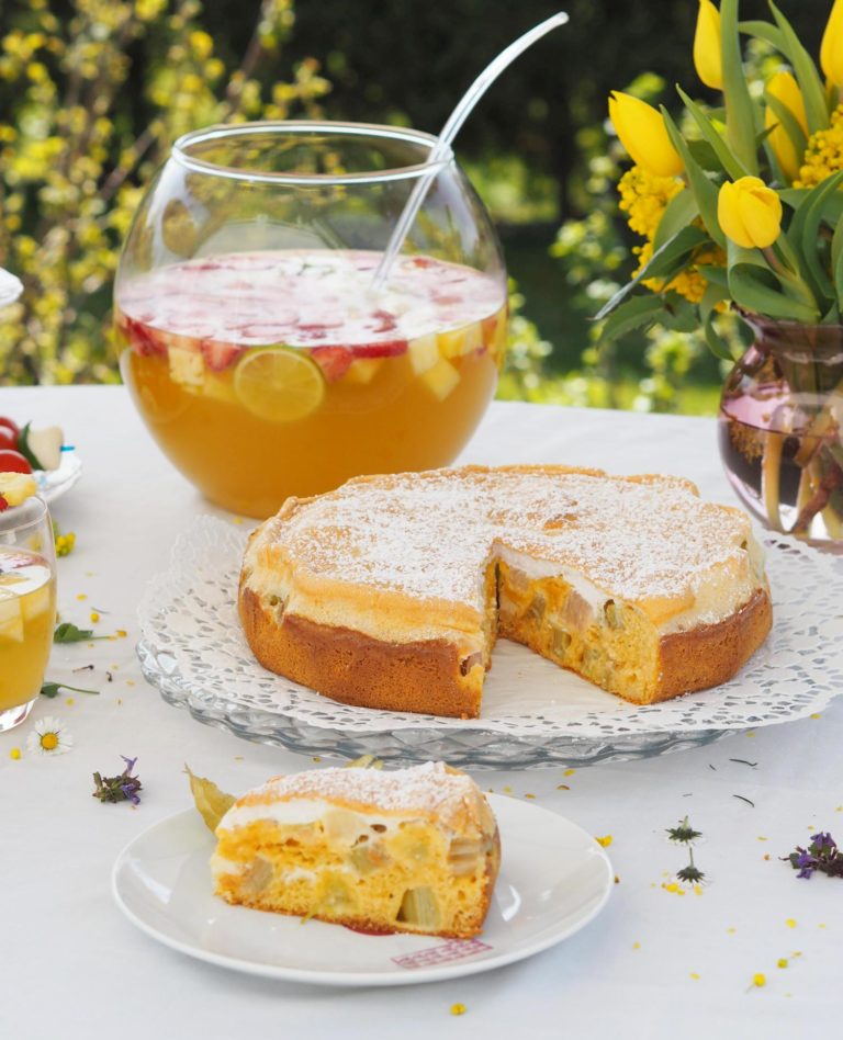 Schneller Rhabarberkuchen mit Baiserhaube - Wiewowasistgut