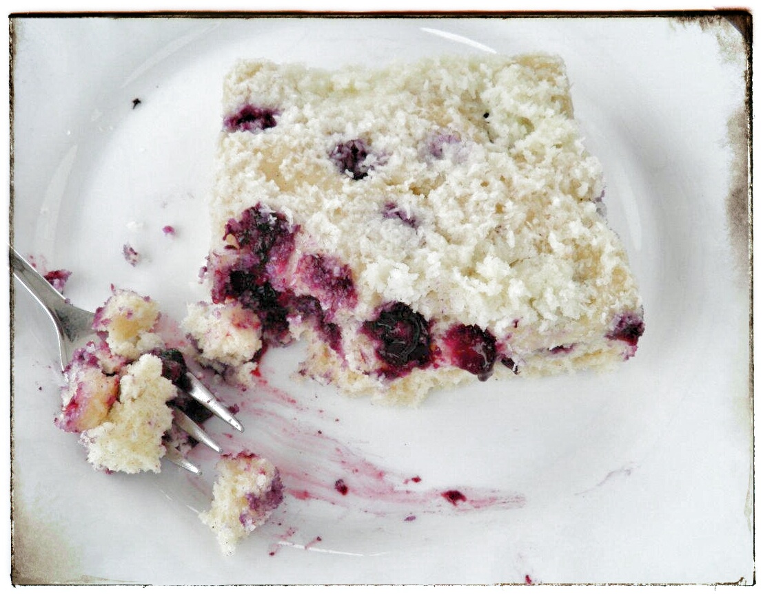 Blaubeerblechkuchen mit Kokos-Topping