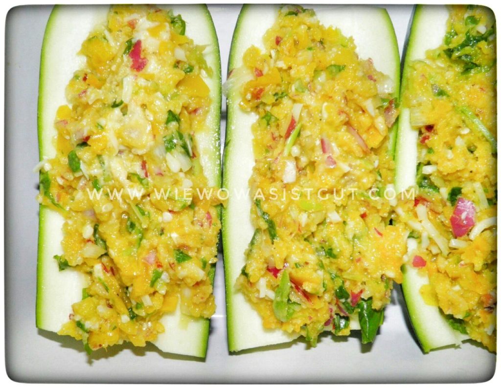gefuellte-zucchini-aus-dem-backofen-mit-salat-und-pommes-aus-dem-airfryer