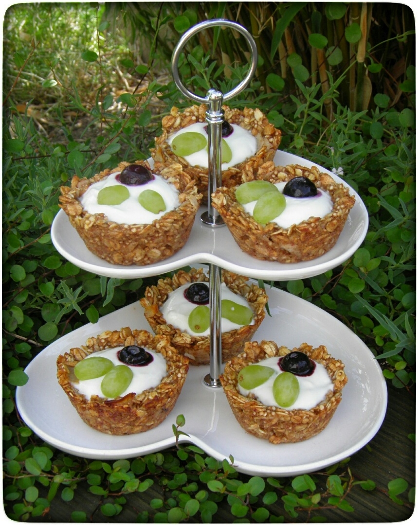 Granola-Haferflocken-Törtchen mit Obst - ganz ohne Mehl, Zucker und Eier