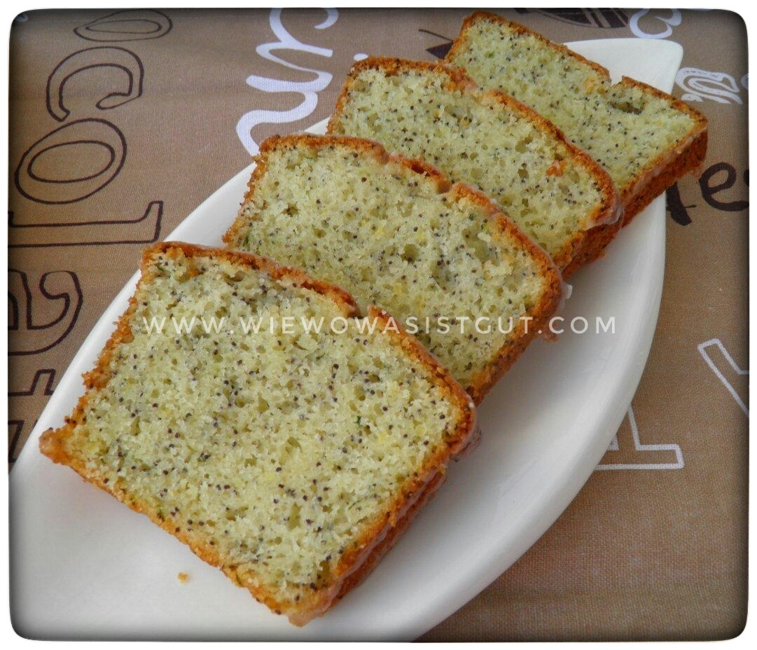 I proudly present: Zucchini-Lemon-Poppyseed Cake - Wiewowasistgut