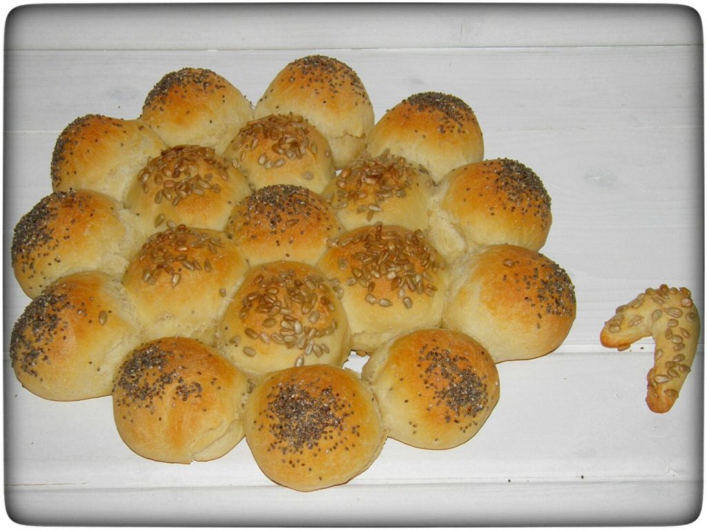 Brötchensonne aus Dinkel mit Chia &amp; Sonnenblumen - Wiewowasistgut