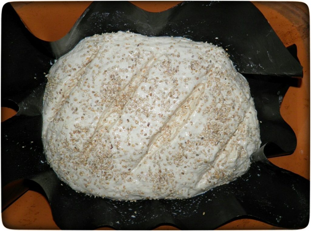 Sesamkruste-ein-leckeres-Dinkel-Sauerteig-Brot-aus-dem-Thermomix