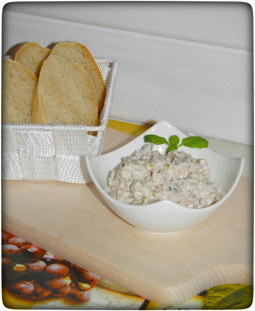 Fleischsalat selbstgemacht (in 1 Minute) mit Baguette