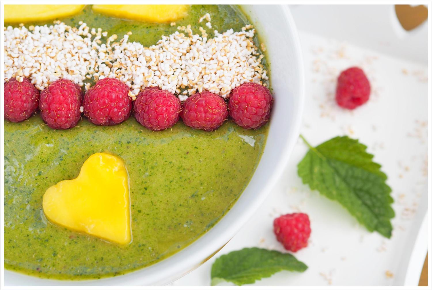 Grüner Smoothie Bowl - Gesundes Frühstück zum Löffeln