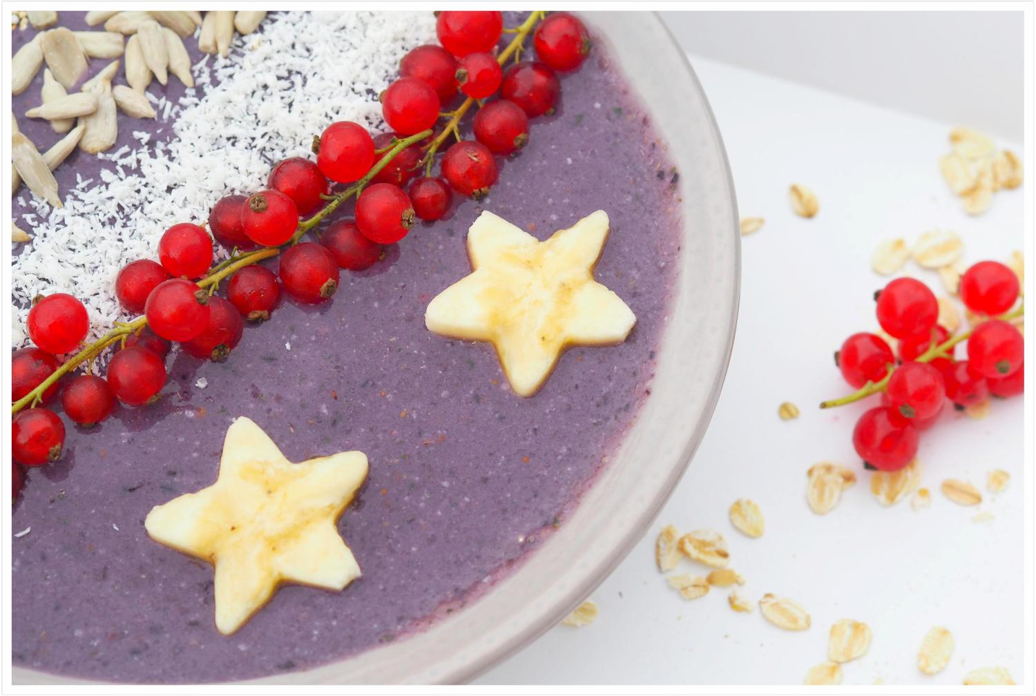 Sommer, Sonne & Blueberry-Smoothie-Frühstücksbowl