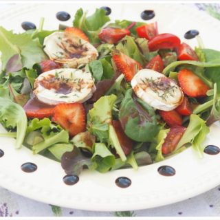 Salat-mit-Ziegenkäse-Erdbeeren-Schoko-Balsamico-Dressing-Thermomix-Vivani