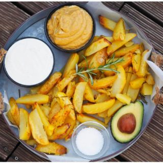rosmarin-kartoffeln-tomaten-guacamole-quark-kraeuter-dip