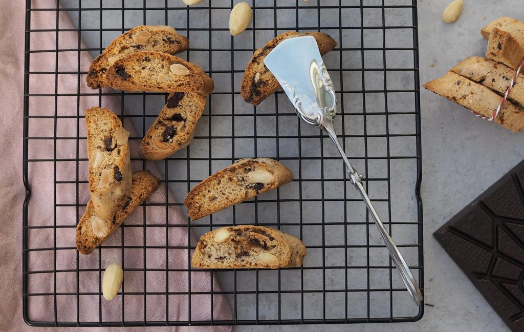 schoko-mandel-cantuccini-italienisches-mandelgebaeck-mychoco