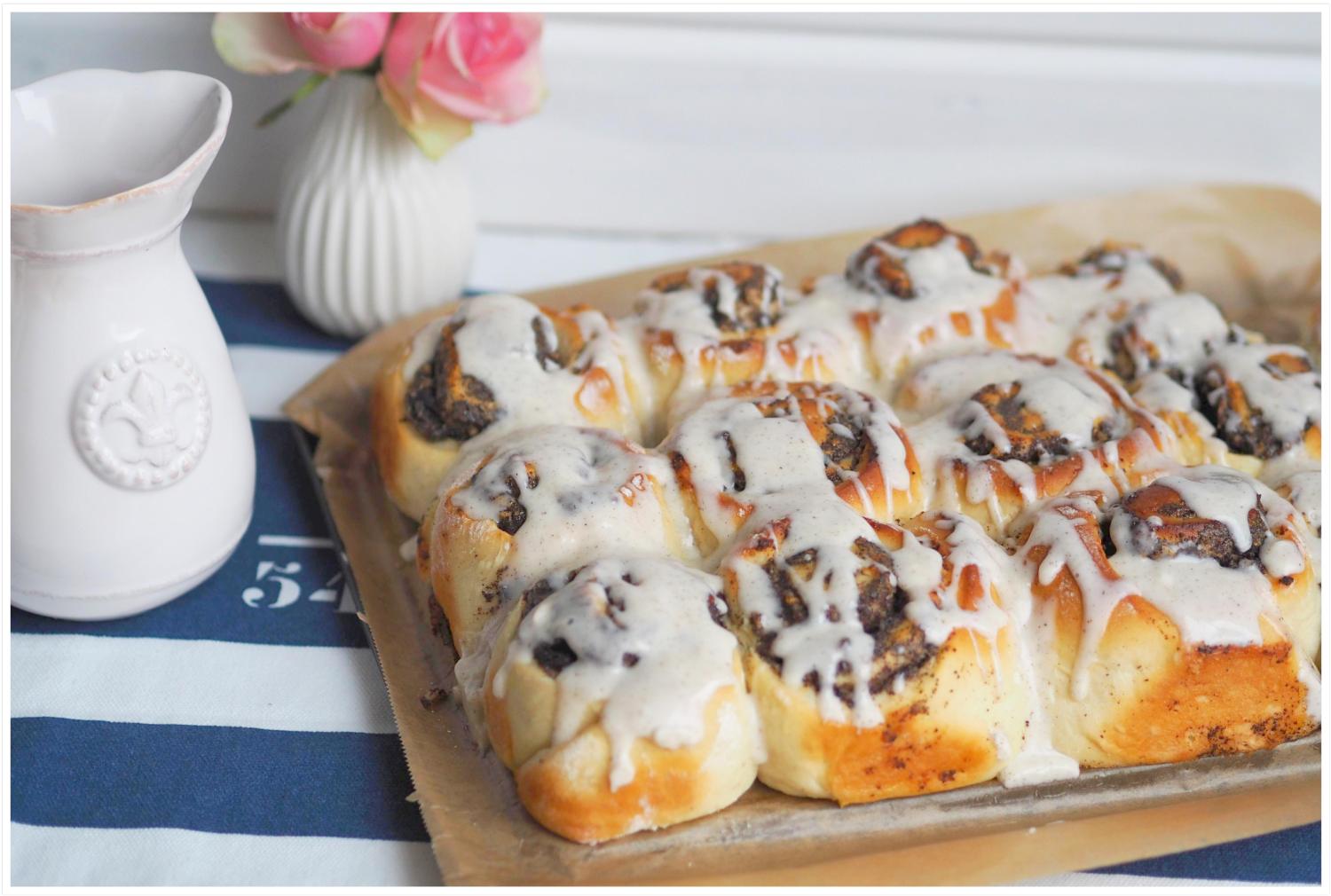 Mohn-Apfel-Schnecken mit Zitronen-Frischkäse-Topping