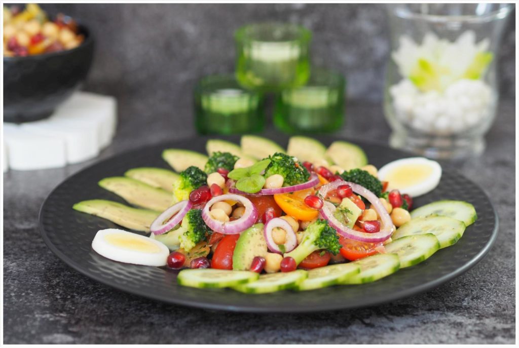 kichererbsen-salat-orangendressing-kalorienarme-ideen 