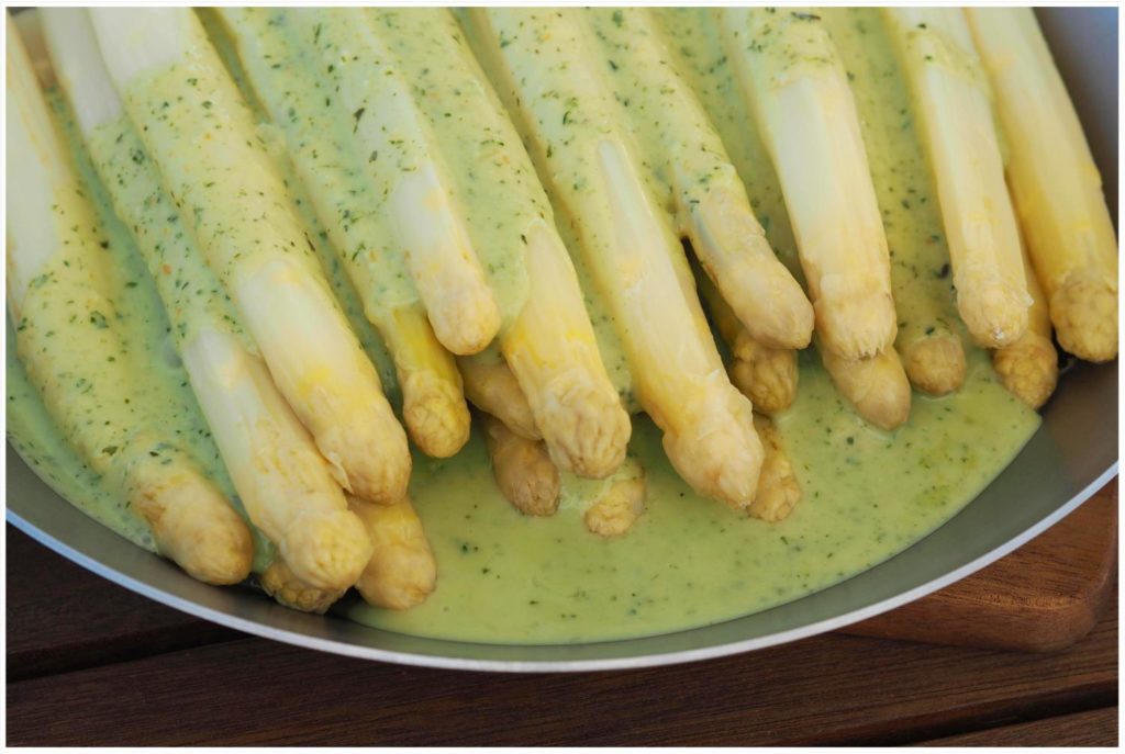 spargel-mit-kraeutersoessle-mediterraner-broetchensonne-kräuter spargel-mit-kraeutersoessle-mediterraner-broetchensonne-kräuter