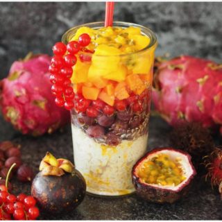 to-go-becher -unterwegs-zimt-milchreis-mit-obst-frühstück