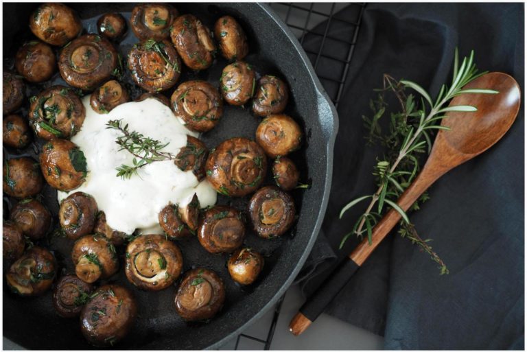 Wie vom Rummel: Champignons mit frischen Kräutern &amp; Dip - Wiewowasistgut