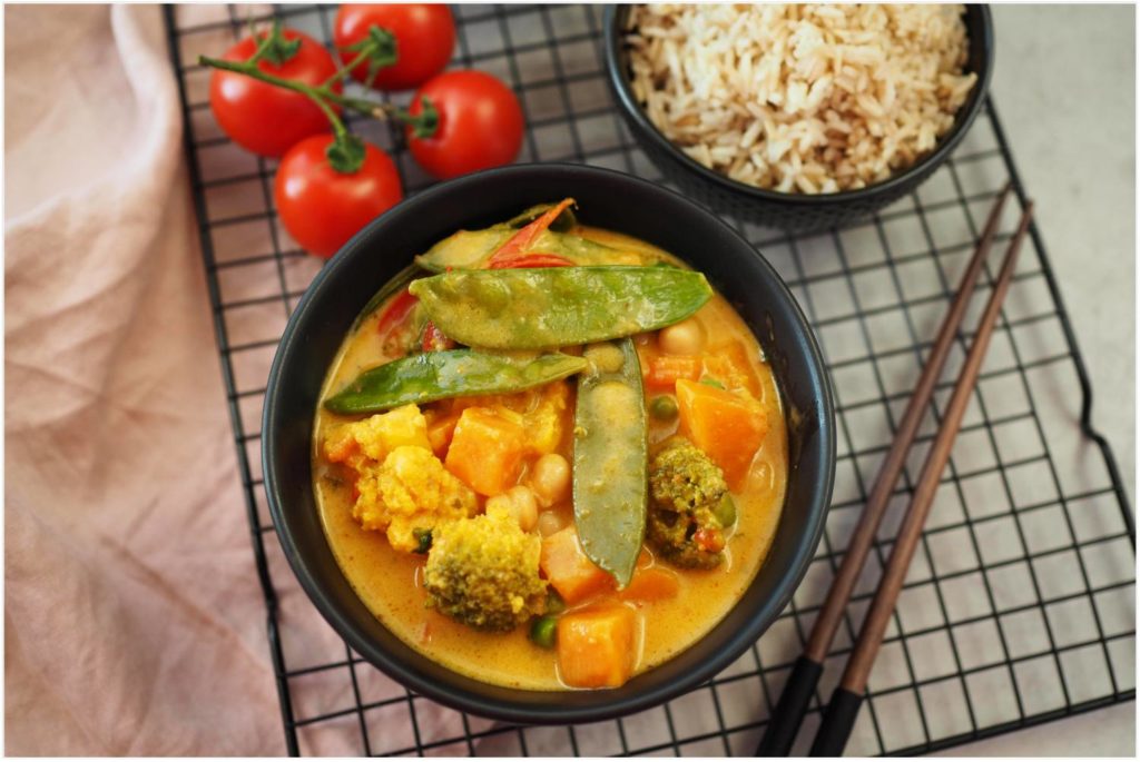 gemuese-curry-bowl-vegan-vollkorn-reis