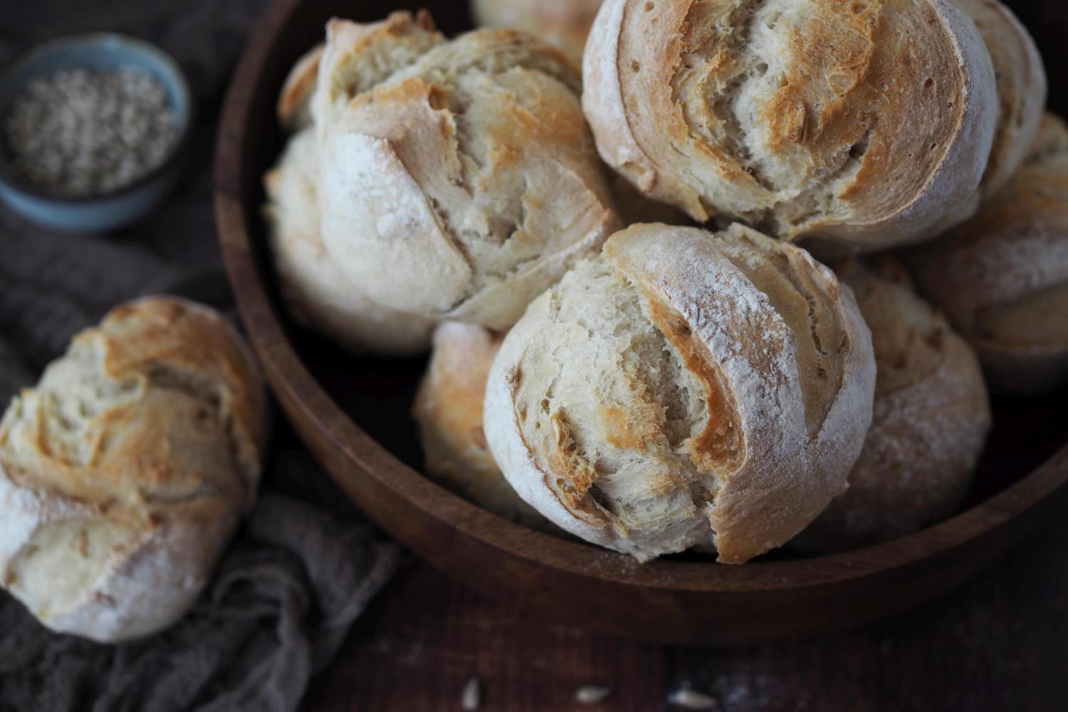 Sonntagsbrötchen mit Sonnenblumenkernen - Wiewowasistgut