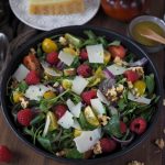 fruchtiger-salat-mit-orangen-senf-dressing