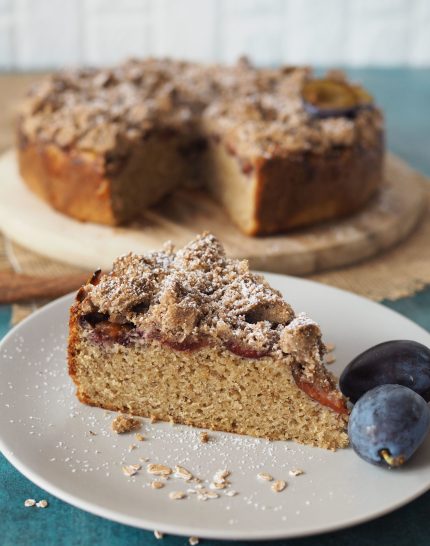 nussiger-zwetschgenkuchen-mit-haferflocken-zimtstreusel