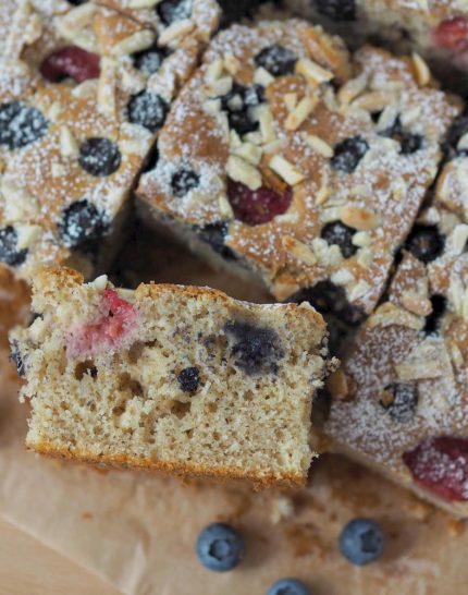 beeren-nusskuchen-tonkabohne-schnell-kuchen