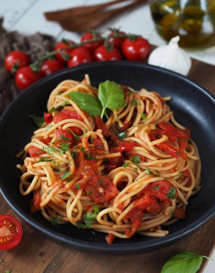 5-zutaten-knoblauch-tomaten-pasta