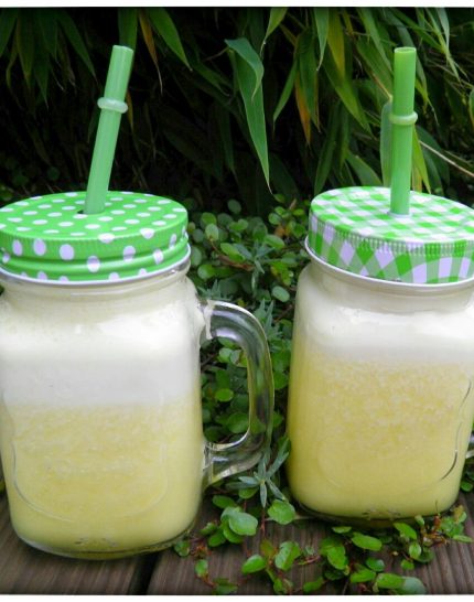 Ananas-Ingwer-Fettburner Smoothie als erste Mahlzeit am Morgen