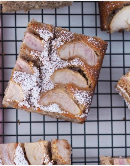 blitzschneller-apfel-nuss-blechkuchen-joghurt