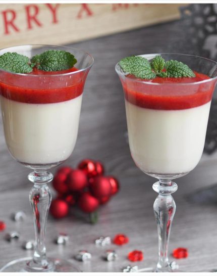 vanille-panna-cotta-mit-erdbeer-balsamico-sosse