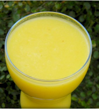 Mango-Ingwer-Birnen-Smoothie