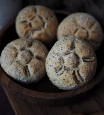 Chia-Broetchen-frühstück-dinkelbroetchen