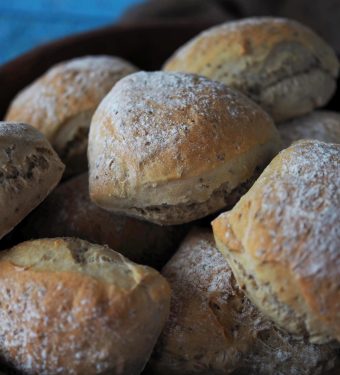 dinkel-chia-broetchen-einfaches-rezept