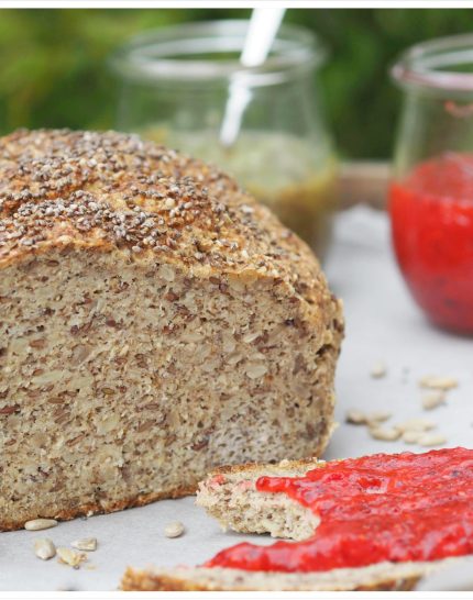 Eiweißbrot-mit-Chia-Low-Carb-Marmelade-ohne-Zucker-aus-dem-Thermomix