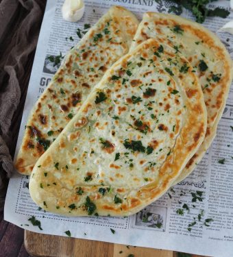 gefuellte-pfannen-brote-naan-knoblauch-kaese