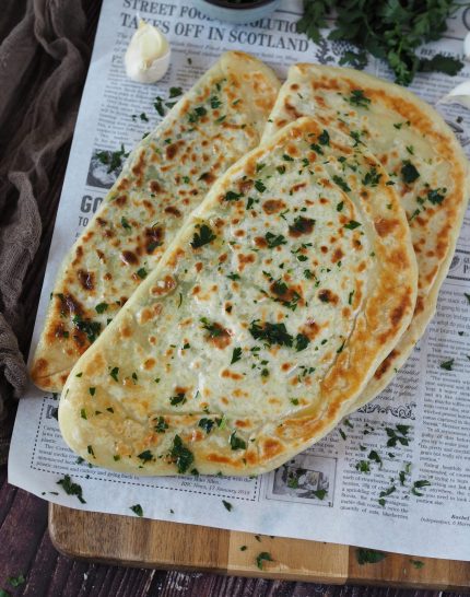 gefuellte-pfannen-brote-naan-knoblauch-kaese