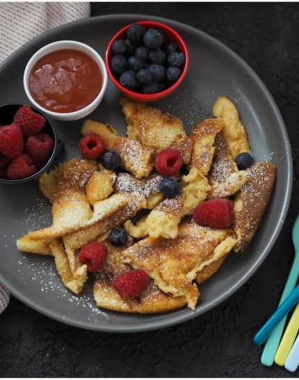 fluffiger-kaiserschmarrn-mit-beeren