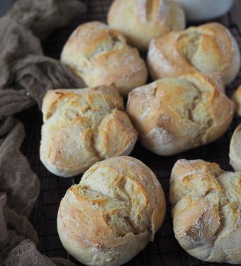 knusprige-kartoffelbroetchen-mit-uebernachtgare