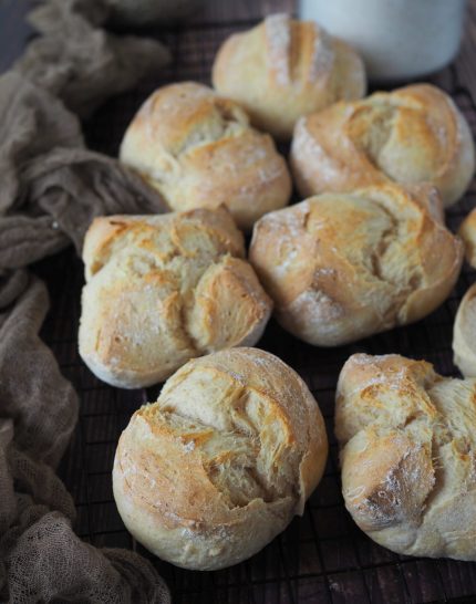 knusprige-kartoffelbroetchen-mit-uebernachtgare