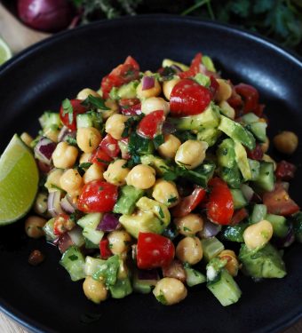 Protein-kichererbsen-avocadosalat-senfdressing