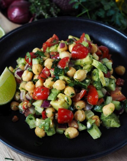 Protein-kichererbsen-avocadosalat-senfdressing