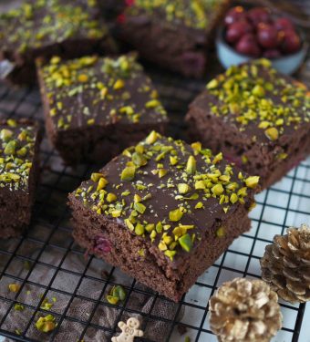 Lebkuchenschnitten-mit-zimtkirschen