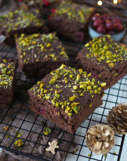 Lebkuchenschnitten-mit-zimtkirschen