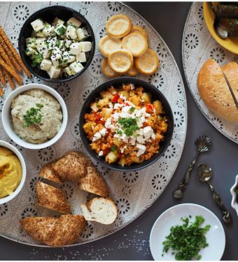 mezze-tapas-auf-orientalisch-babba-ganoush-tabouleh-hummus