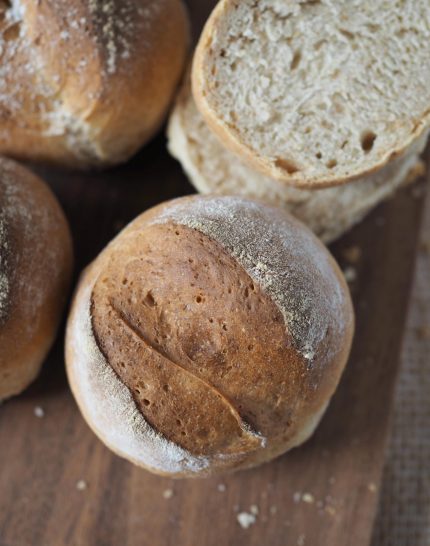 vollkorn-olivenoelbroetchen-mit-dinkelmehl