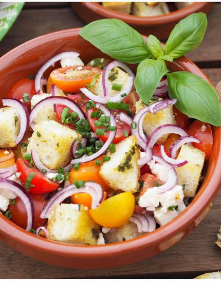 panzanella-brotsalat-mit-kraeuterdressing-fuerstenberg-natur-radler