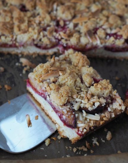 pflaumenkuchen-vom-blech-mit-streuseln-quark-ölteig