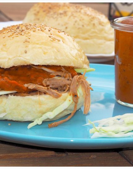 Pulled-Pork-pikante-BBQ-Soße-selbstgemacht-Burger-Buns-Hamburger-Broetchen