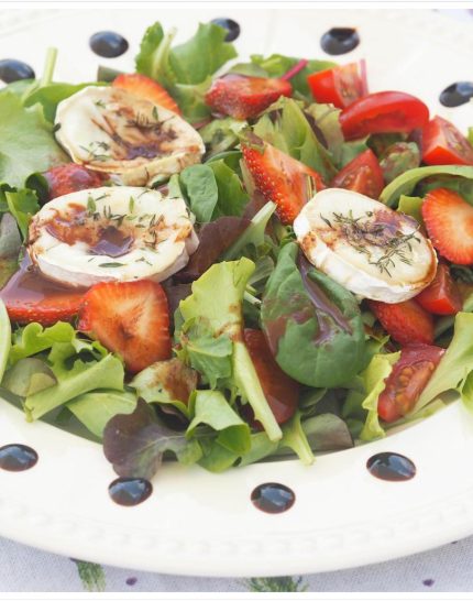 Salat-mit-Ziegenkäse-Erdbeeren-Schoko-Balsamico-Dressing-Thermomix-Vivani